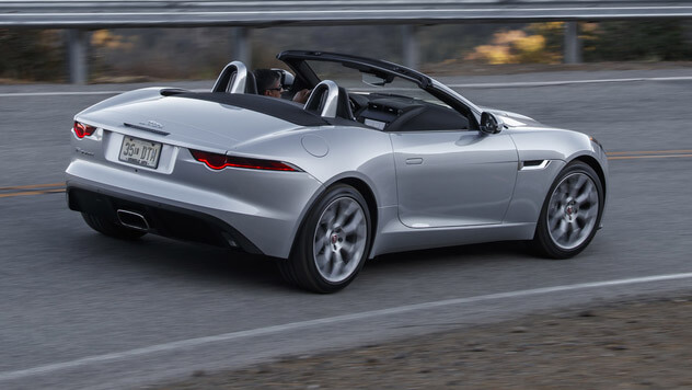 מכוניות נפלאות כמו היגואר f-type הזו עשויות להיעלם מהיצע יגואר - אם השמועות למעבר כולל לחשמל אכן נכונות. צילום: יגואר