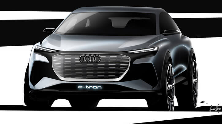 AUDI חושפת קדימון ל-Q4 ETRON - רכב פנאי קטן יות רמה-ETRON המשווקה כבר אצלנו בכ-380 אלפי שקלים. צילום: AUDI