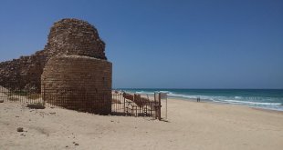 אשדוד ים - מצודה אדירה על חוף הים וממש קרובה לאשדוד המודרנית. צילום: רוני נאק