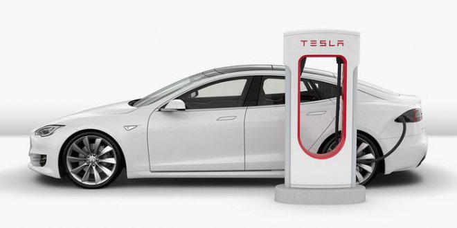 האם בקרוב יצויידו הרכבים החשמליים של טסלה עם מצבר של מיליון וחצי קילומטרים? צילום: TESLA