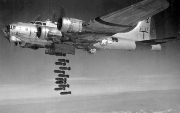 בתוך מאמר מפציץ B-17